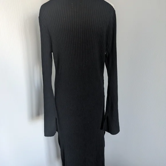 Chic Black and White Long Sleeve Dress - Picture 3 of 6